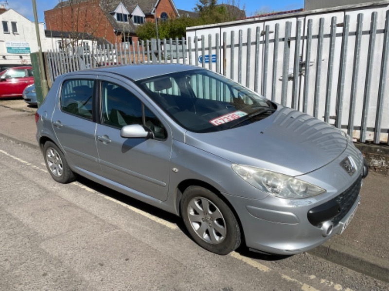 Automatic Peugeot 307 1.6 Low Mileage For The Year 